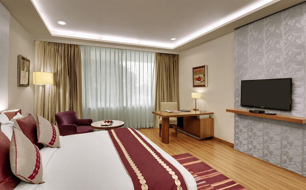 32Nd Milestone Hotel Gurgaon Exterior photo